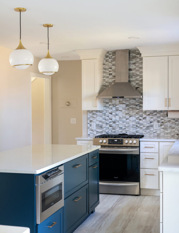 Middleton-Kitchen-Remodel---Lighting-Stove